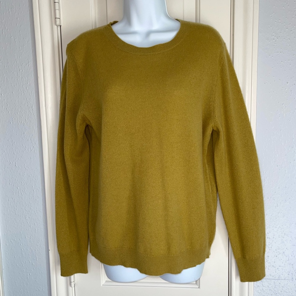 Antonio Melani Cameron Cashmere Crew Neck Sweater. Color-Pear. Large. NWT! - Picture 2 of 10